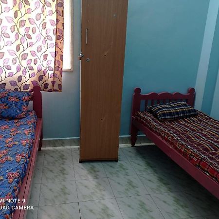 نزل شينايفي Easvari Grand Pg For Women - Female Only المظهر الخارجي الصورة