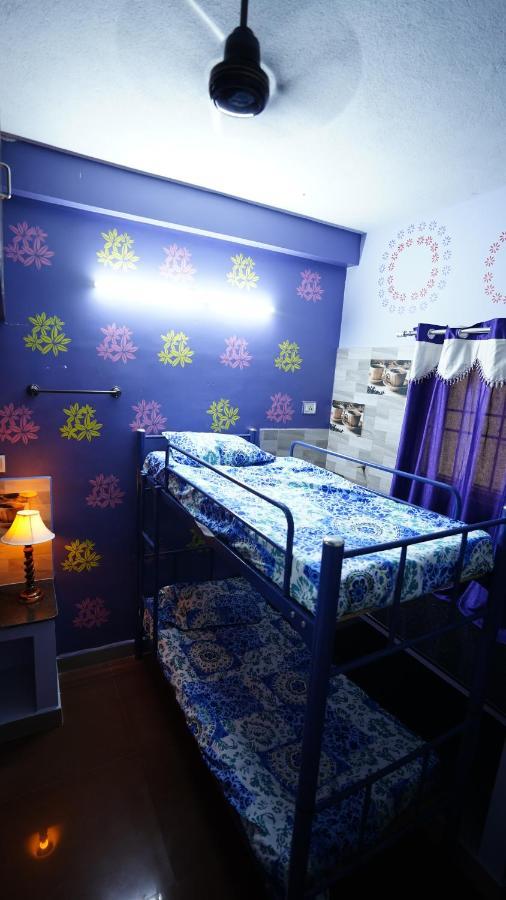 نزل شينايفي Easvari Grand Pg For Women - Female Only المظهر الخارجي الصورة