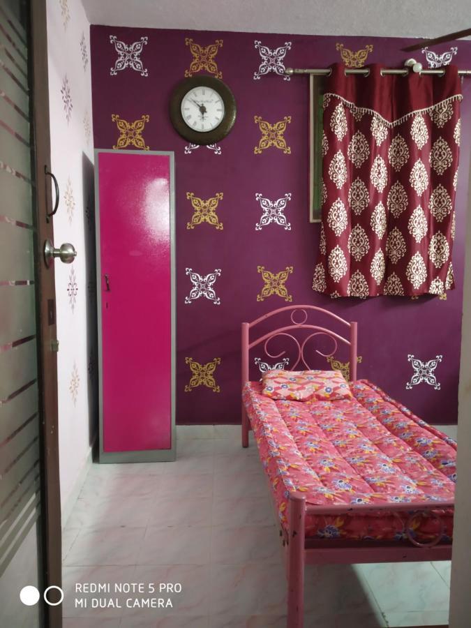 نزل شينايفي Easvari Grand Pg For Women - Female Only المظهر الخارجي الصورة