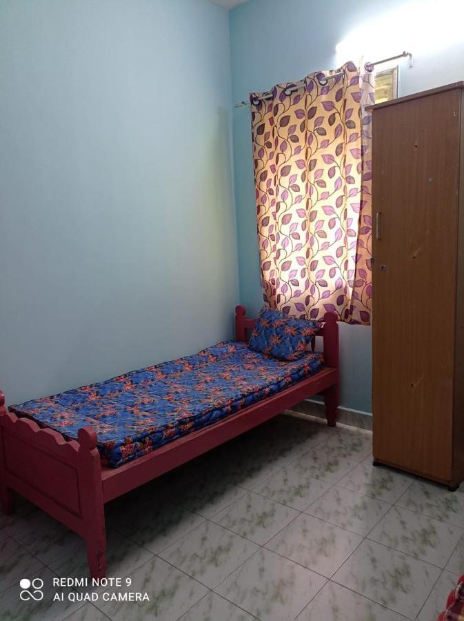 نزل شينايفي Easvari Grand Pg For Women - Female Only المظهر الخارجي الصورة